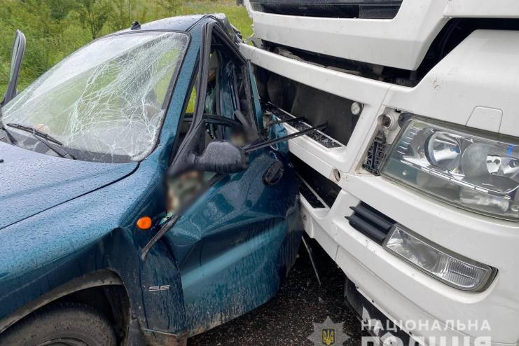 Водій вантажівки заснув за кермом: на трасі в Одеській області сталася смертельна ДТП